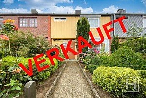 Foto Herzlichen Gl�ckwunsch dem jungen Ehepaar zum erfolgreichen Erwerb ihres Reihenhauses in Wahlstedt! Wir freuen uns, Sie auf dem Weg zum Eigenheim begleitet zu haben und w�nschen Ihnen eine sch�ne Zeit in Ihrem neuen Zuhause.<br>