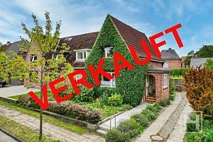 Foto Die Tinte unter dem Kaufvertrag f�r die Doppelhaush�lfte in wundersch�ner Lage in Bad Segeberg ist trocken. Wir gratulieren Verk�ufern und K�ufern zum erfolgreichen Vertragsabschluss und freuen uns, dass Ihr Vertrauen in Hinrichsen Immobilien belohnt wurde.<br>