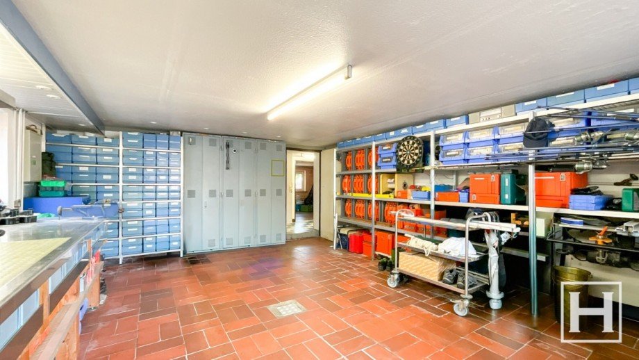 Gro�e Werkstatt mit Werkbank Einfamilienhaus Fahrenkrug