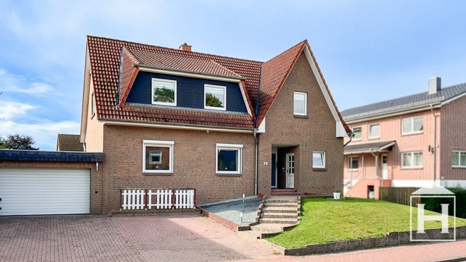 Frontansicht Zweifamilienhaus Kisdorf