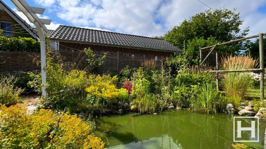 Bl�hende Teichlandschaft Einfamilienhaus Kisdorf