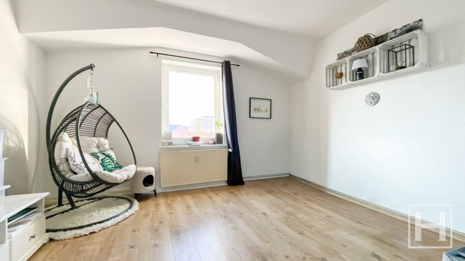 Lichtdurchflutetes Wohnzimmer Dachgeschosswohnung Bad Segeberg