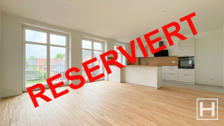 Wohnzimmer mit Zugang zum Balkon Sieversh�tten Etagenwohnung 3-Zimmer mit Herrenhaus-Charme