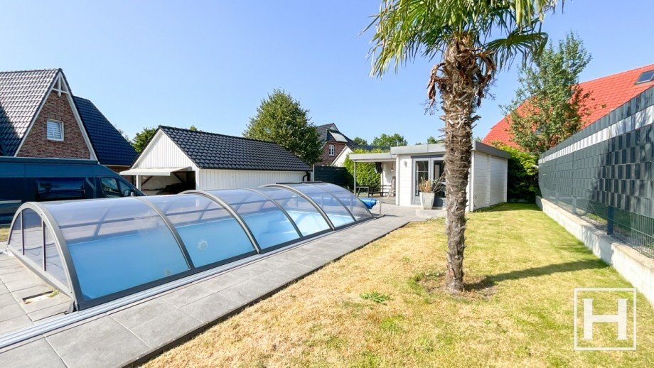 Pool mit Poolhaus Zweifamilienhaus Bad Bramstedt