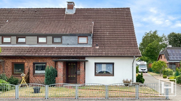 Vorderansicht Wahlstedt Doppelhaush�lfte Ein Haus mit eigener Geschichte