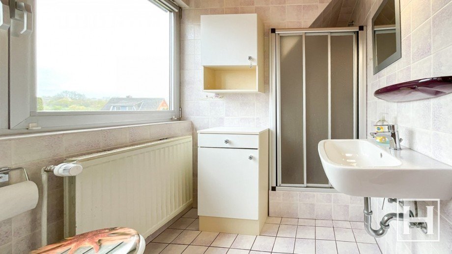 Duschbad im Dachgeschoss Einfamilienhaus Klein Gladebr�gge