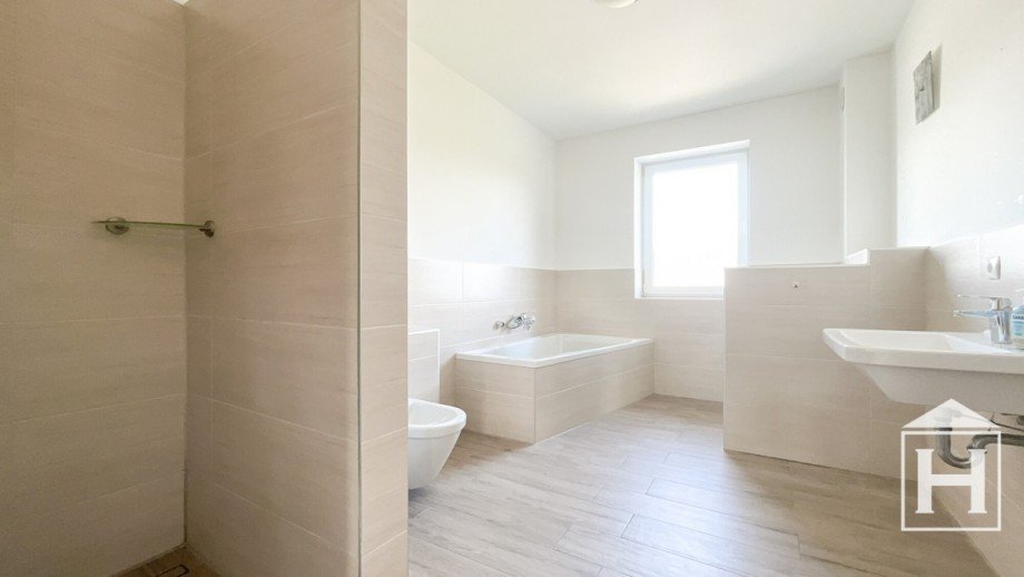 Modernes Badezimmer Doppelhaush�lfte Trappenkamp
