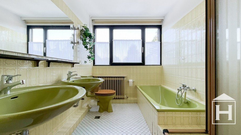 Badezimmer im Dachgeschoss Einfamilienhaus Nahe