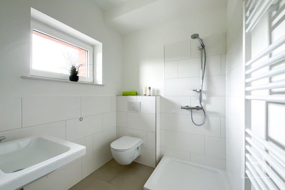 Schickes Bad (Duschkabine ist mittlerweile montiert) Erdgeschosswohnung Stuvenborn