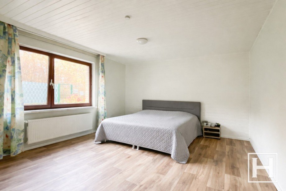 Ger�umiges Schlafzimmer Souterrainwohnung Wahlstedt