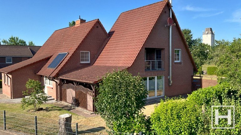 Seitenansicht Todesfelde Einfamilienhaus Familiengl�ck mit gro�em Grundst�ck