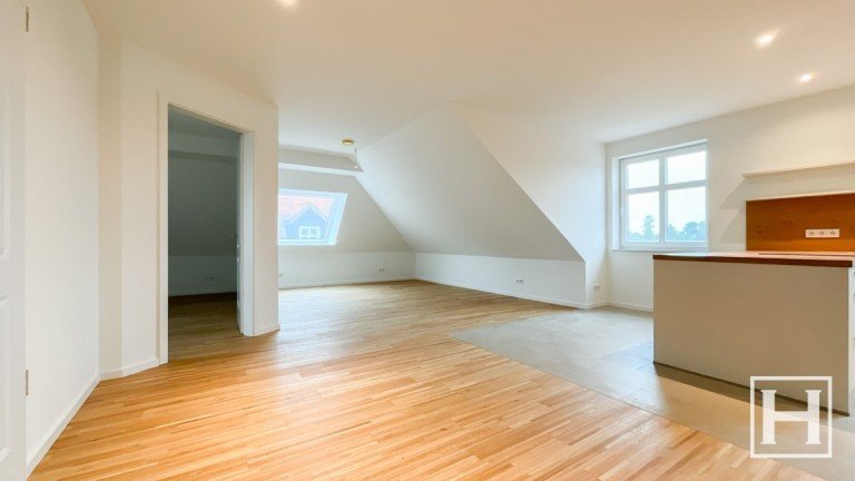  Sieversh�tten Dachgeschosswohnung Lichtdurchflutetes Wohnen mit Stil