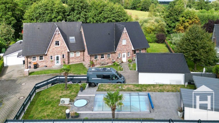 Ansicht Bad Bramstedt Zweifamilienhaus Exklusives Zweifamilienhaus im Bissenmoor