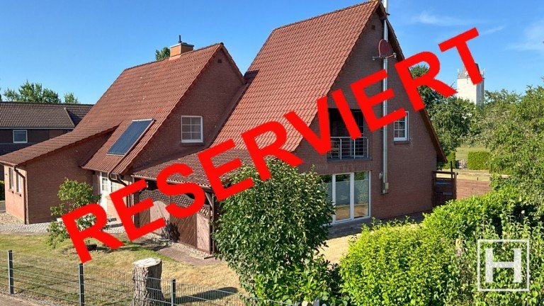 Seitenansicht Todesfelde Einfamilienhaus Familiengl�ck mit gro�em Grundst�ck