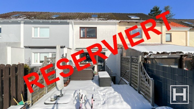 Hausansicht mit Terrasse Trappenkamp Reihenhaus Charmantes Mittelreihenhaus in Trappenkamp