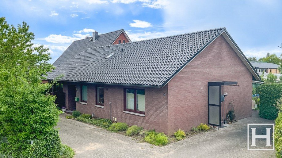 Vorderansicht Nebengeb�ude Einfamilienhaus Seth