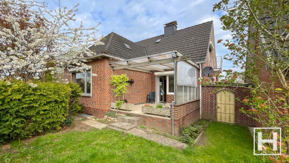 Blick auf die �berdachte Terrasse Einfamilienhaus Klein Gladebr�gge