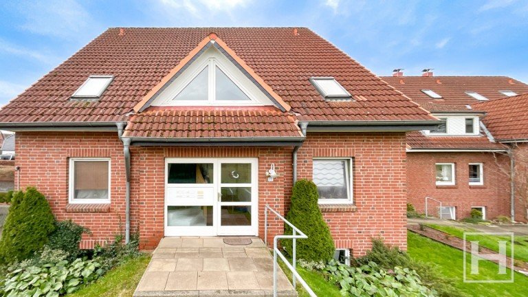 Hausansicht Bad Segeberg Erdgeschosswohnung Kapitalanlage in gepflegtem Mehrfamilienhaus