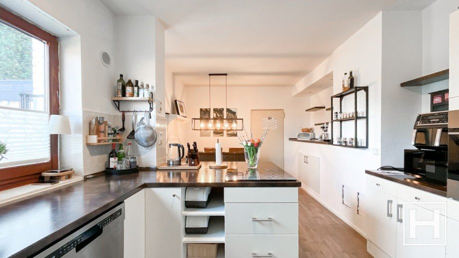 Einbauk�che mit Blick zum Sitzbereich Einfamilienhaus Kayhude